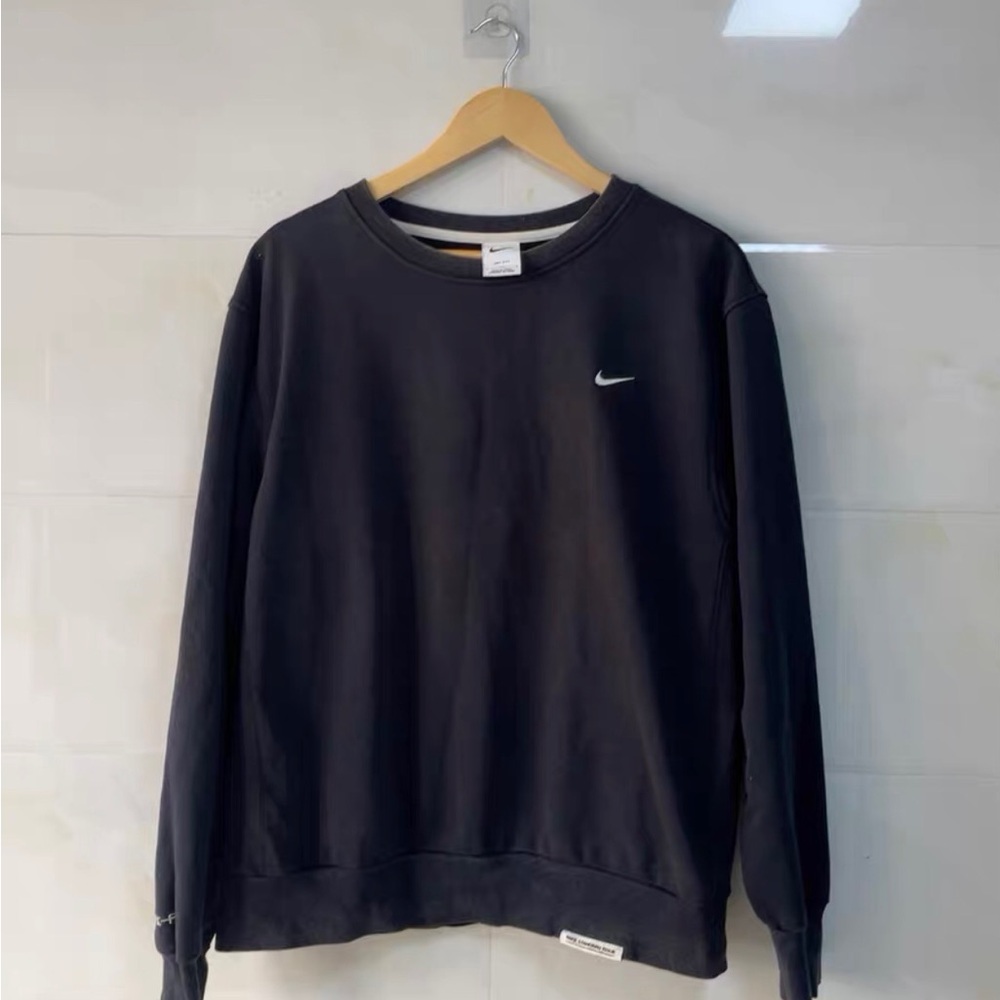 Nike Men's Dark Gray Long Sleeve Shirt